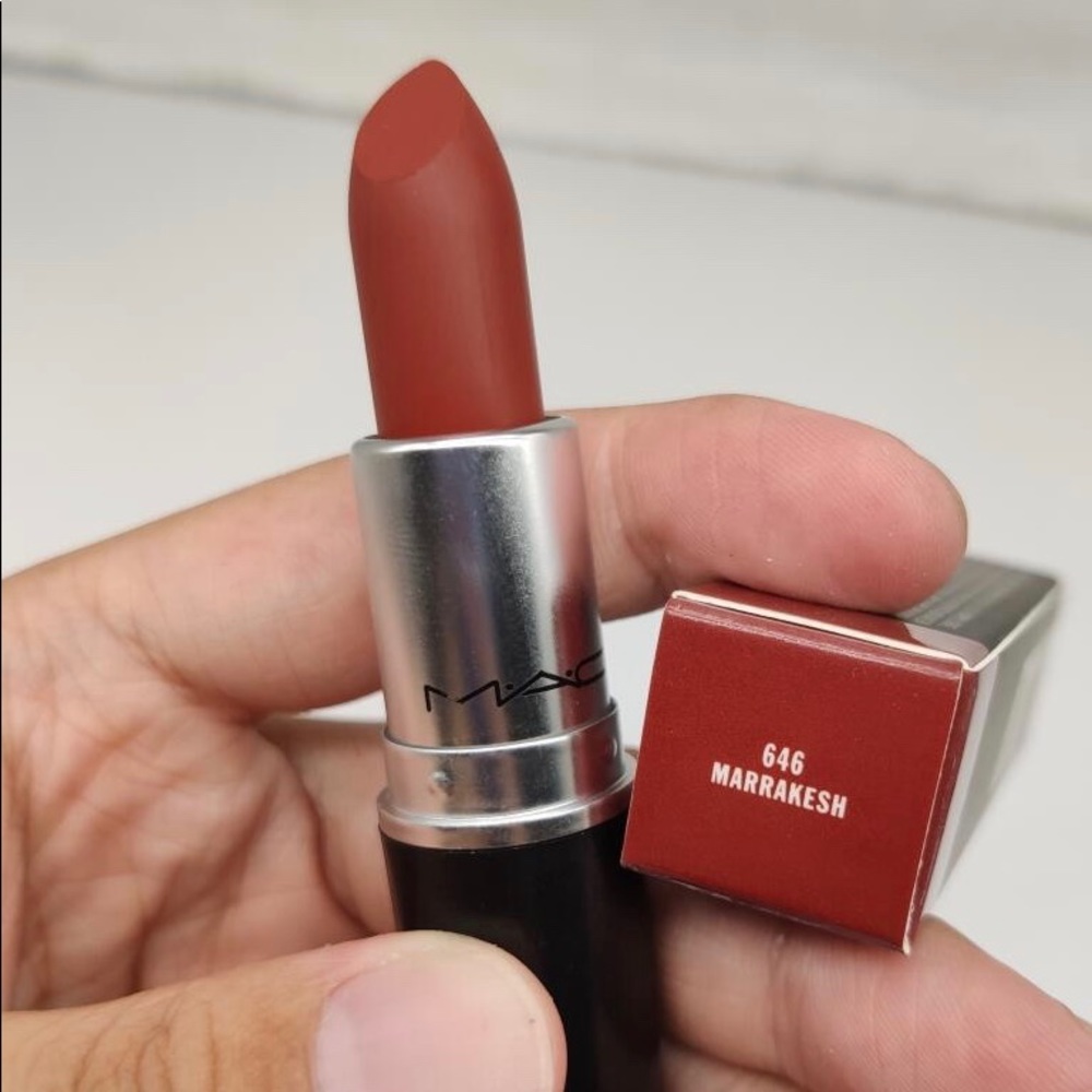 2 Mac lipstick ( marrakesh, velvet teddy)